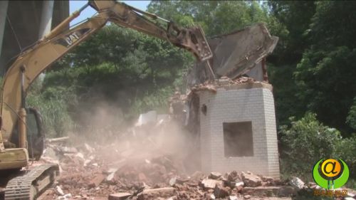 華安沙建鎮依法推進“兩違”建筑拆除工作